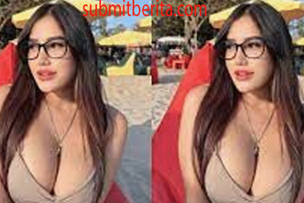 Hot Oza Luthfia Selebgram yang Disebut Mirip Mia Khalifa Hot Oza Luthfia
