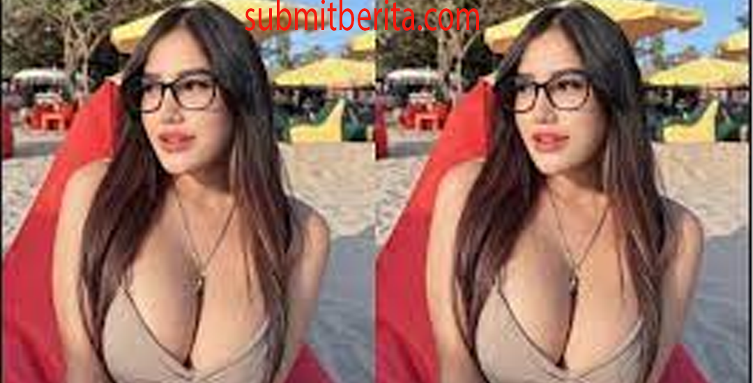 Hot Oza Luthfia